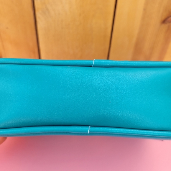 New bebe Kayla New Logo Camera Crossbody Teal Color - Picture 7 of 10